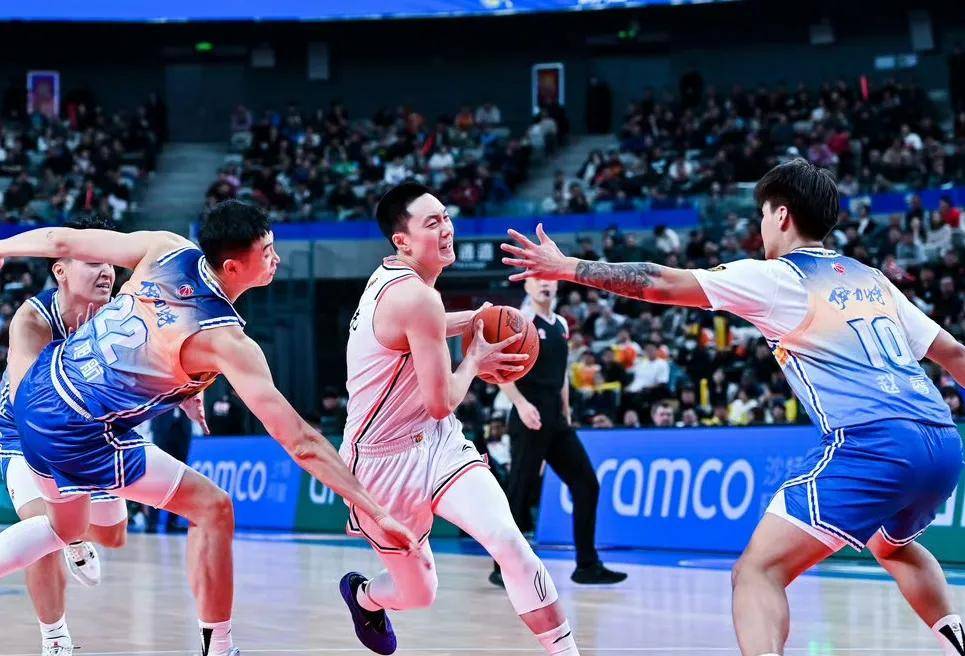B体育官方网址：中国男篮历史上的经典防守战术回顾：铁血防守，铸就辉煌的简单介绍