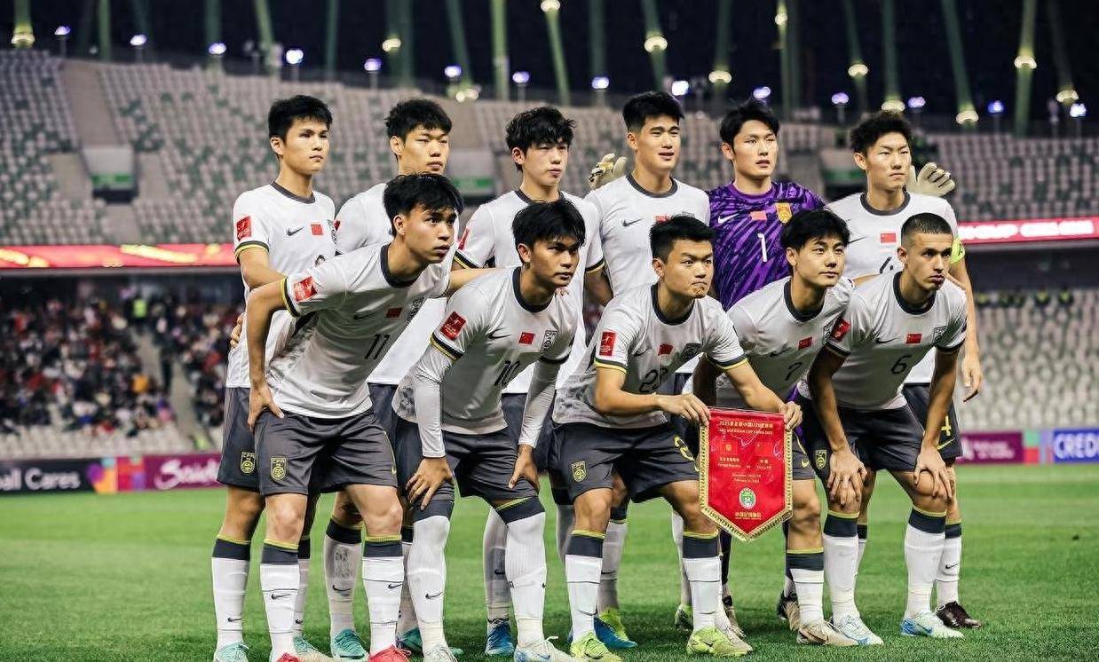 包含B体育平台:中国足球留洋球员：在欧洲联赛努力拼搏，展现中国球员风采的词条